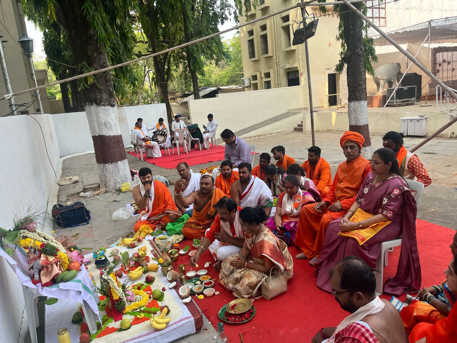 Devotees at Gau Maha Harathi